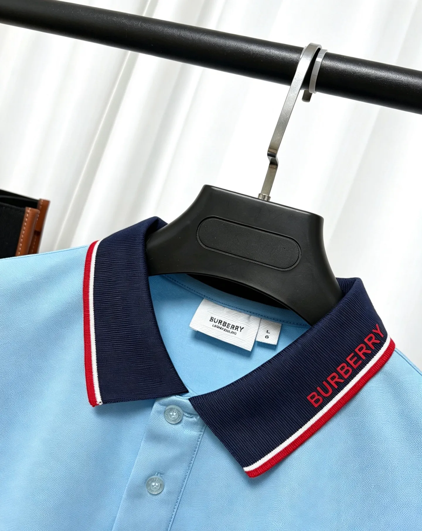 p105💰 BURBERRY ， Polo Classic Navy Blue ， Red BURBERRY ， ， ； Light Blue， ， ， ， 。 White ， ， 、 ， ， ， ， Light Blue 。 Size M-3XL